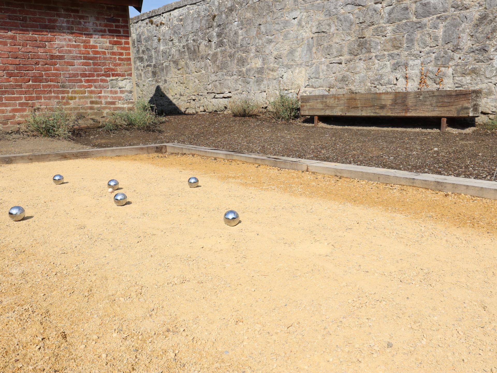 In het centrum: karakteristiek 16-persoons dorpshuis met petanque in Palenge - foto 46