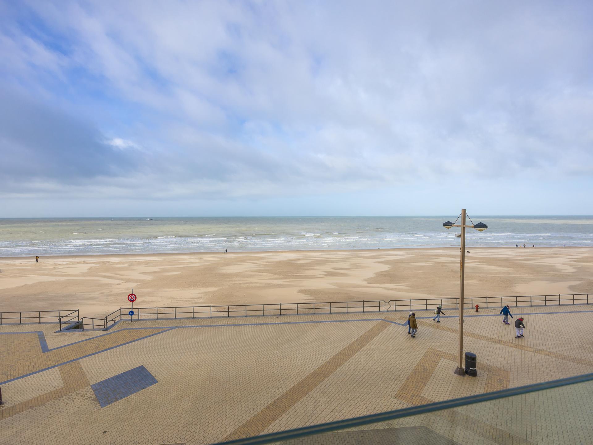 Frontaal zeezicht appartement op 10 meter van het strand in Middelkerke - foto 2