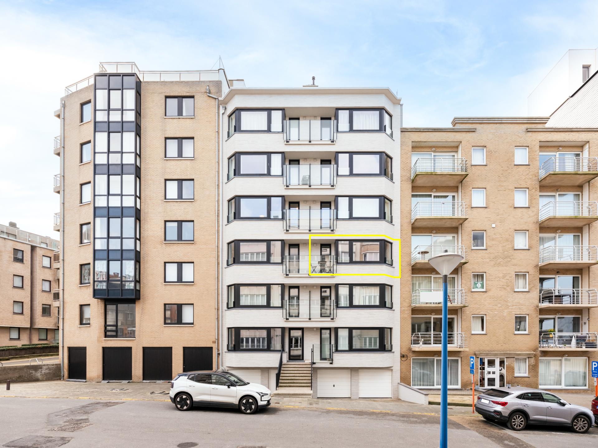 Gerenoveerd appartement met zijdelings zeezicht in Koksijde, vlakbij strand en centrum - foto 20