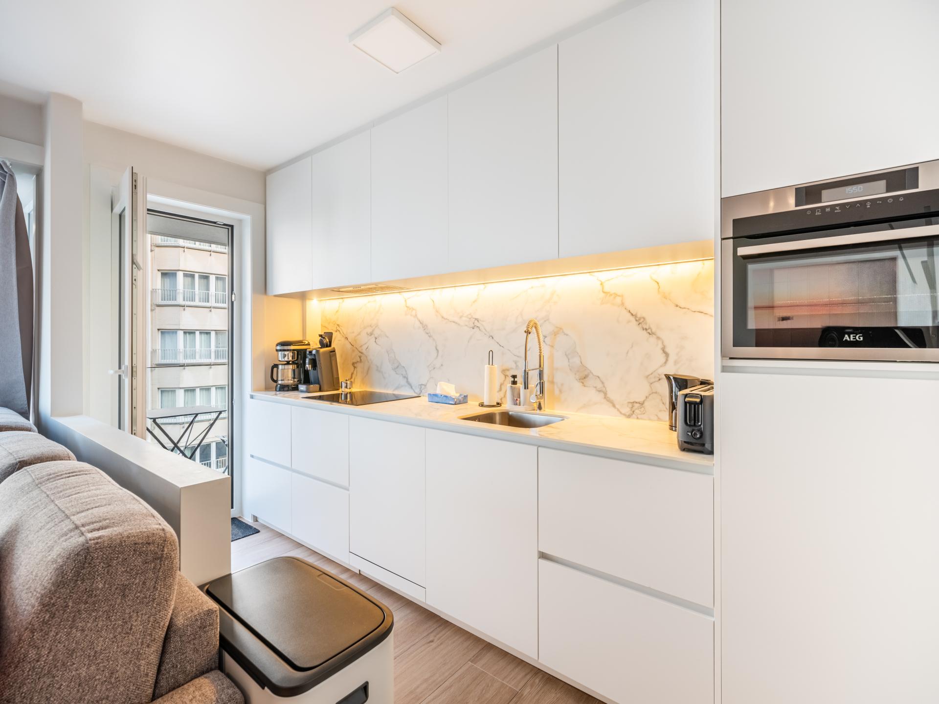 Gerenoveerd appartement met zijdelings zeezicht in Koksijde, vlakbij strand en centrum - foto 3