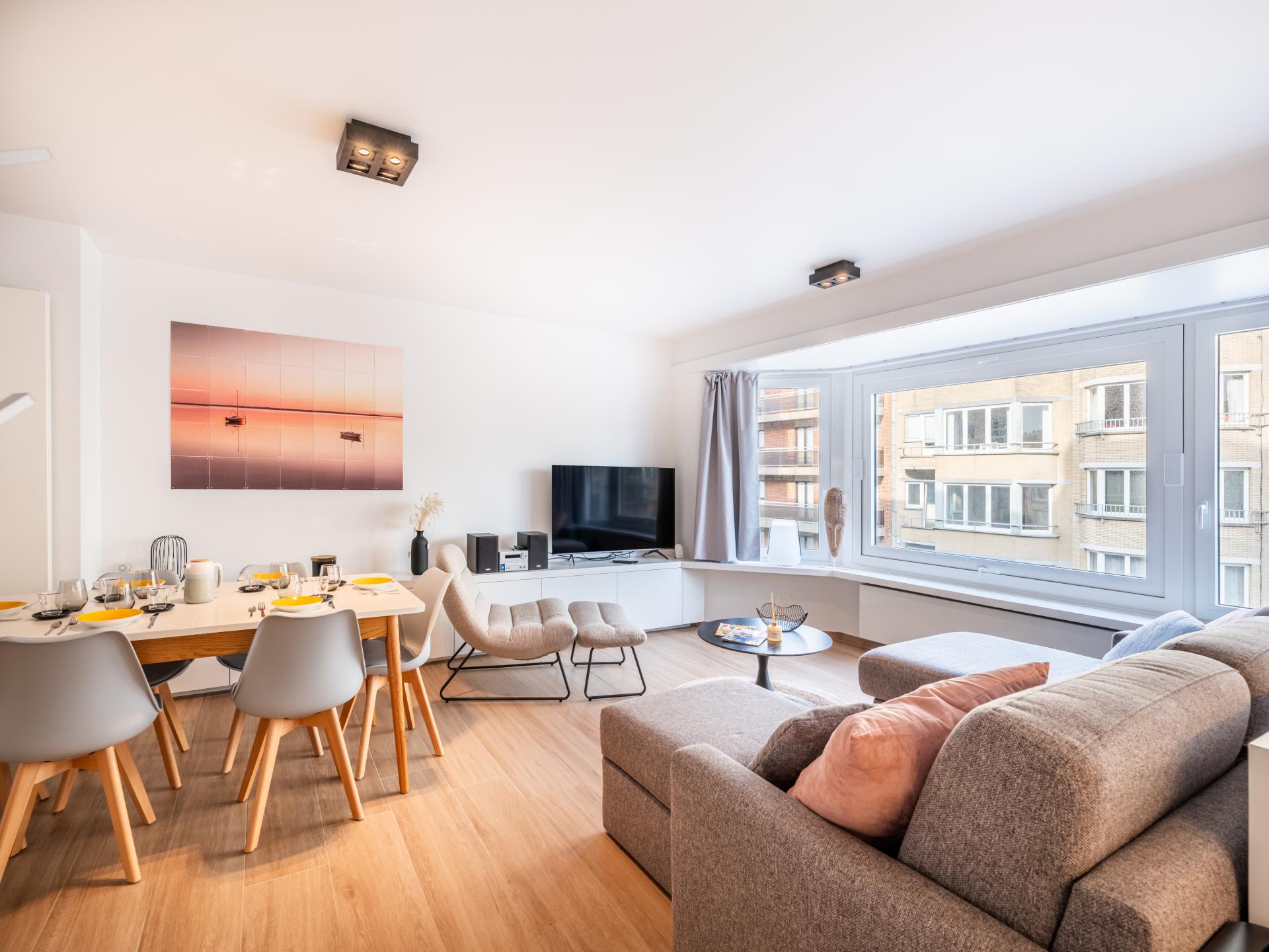 Gerenoveerd appartement met zijdelings zeezicht in Koksijde, vlakbij strand en centrum - foto 1