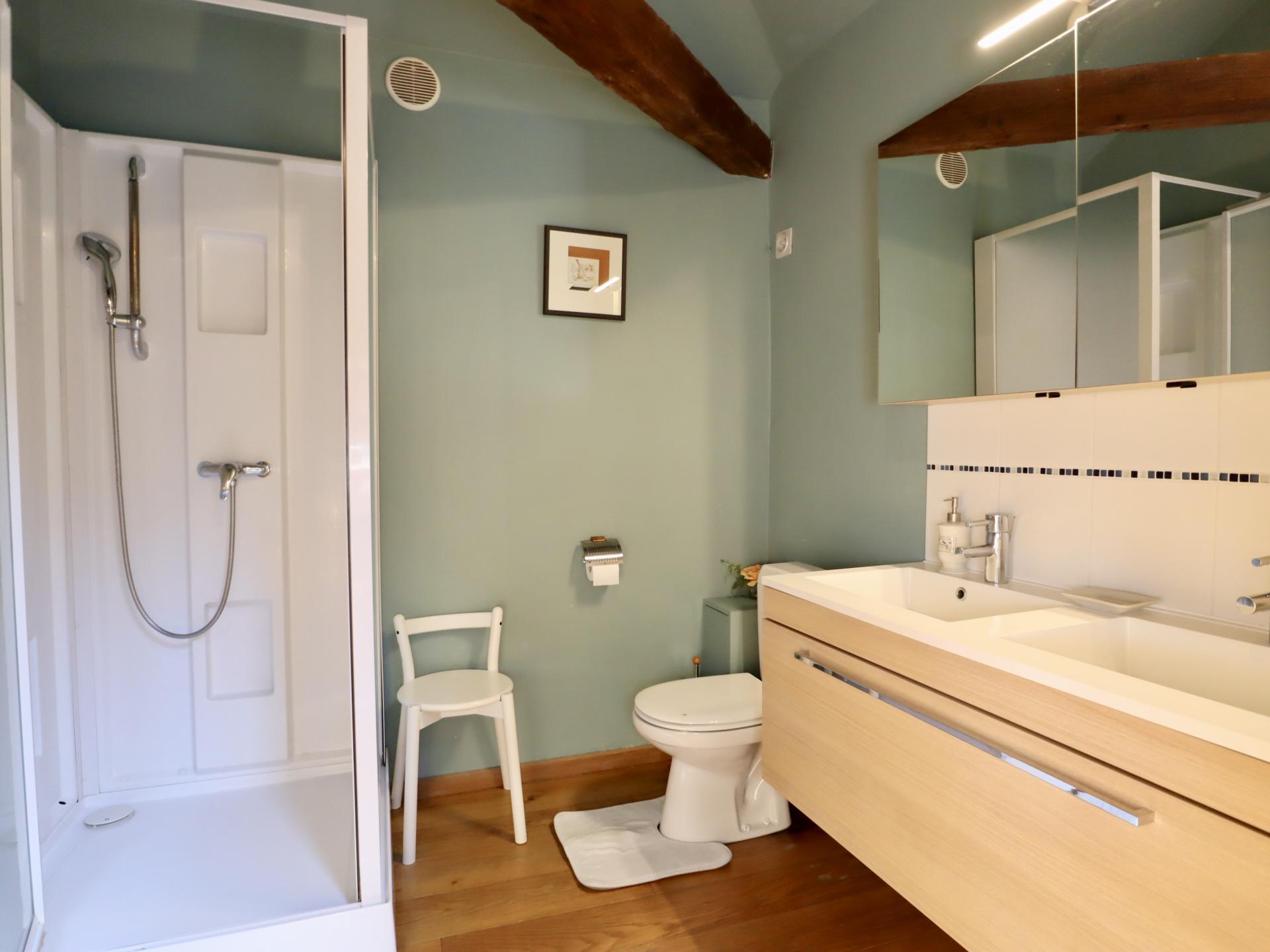 Verblijf in een sfeervolle torenkamer op een werkende boerderij in Couthuin - foto 25