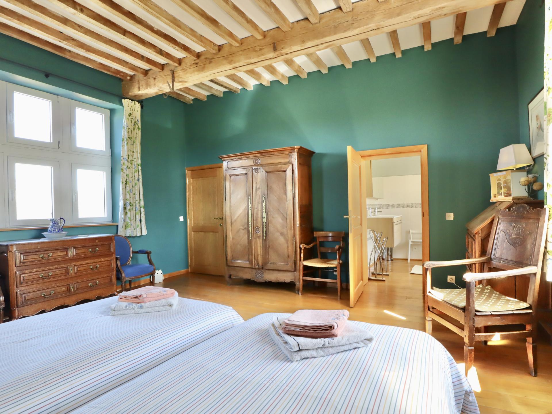 Verblijf in een sfeervolle torenkamer op een werkende boerderij in Couthuin - foto 18