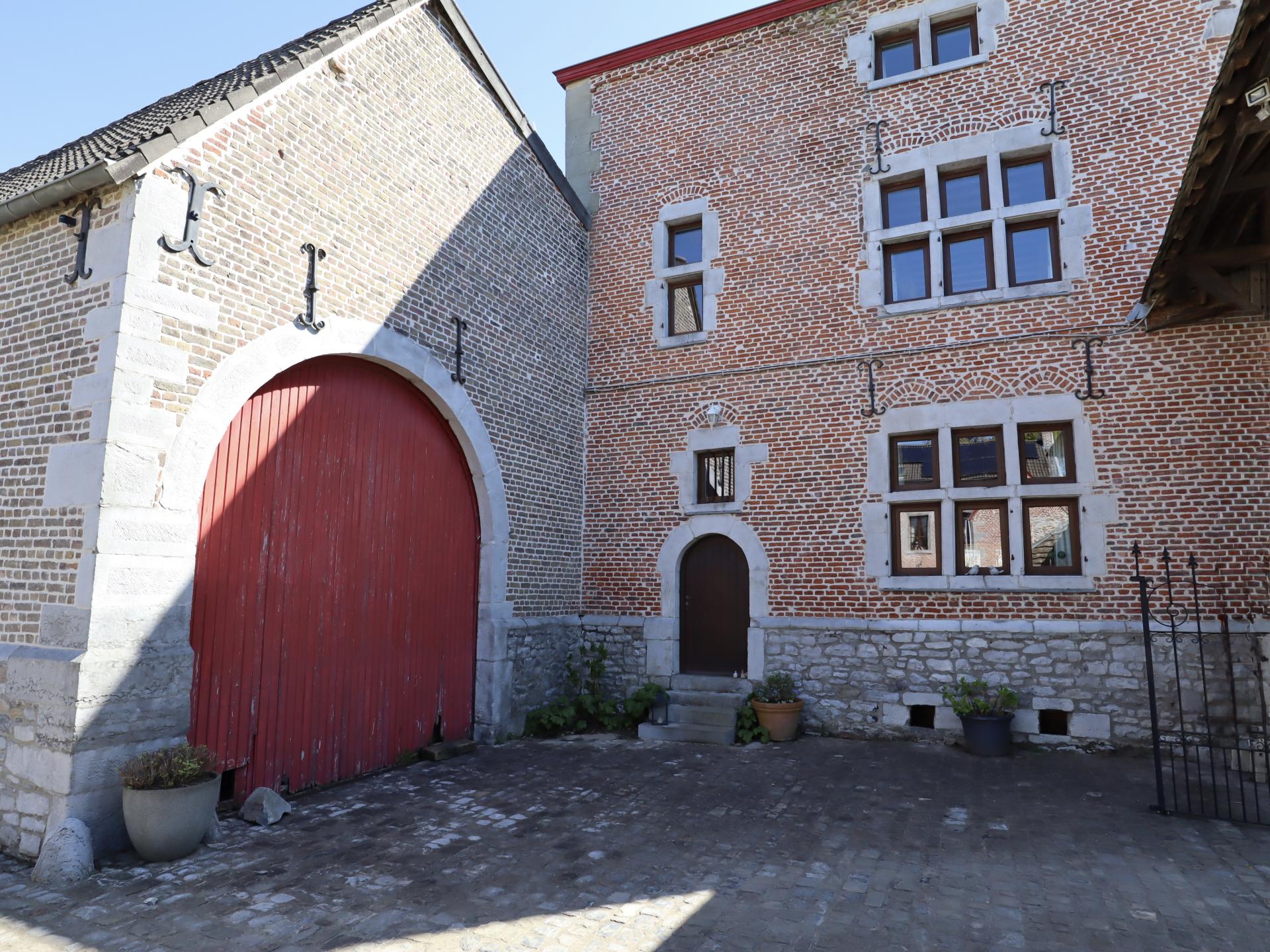 Verblijf in een sfeervolle torenkamer op een werkende boerderij in Couthuin - foto 28
