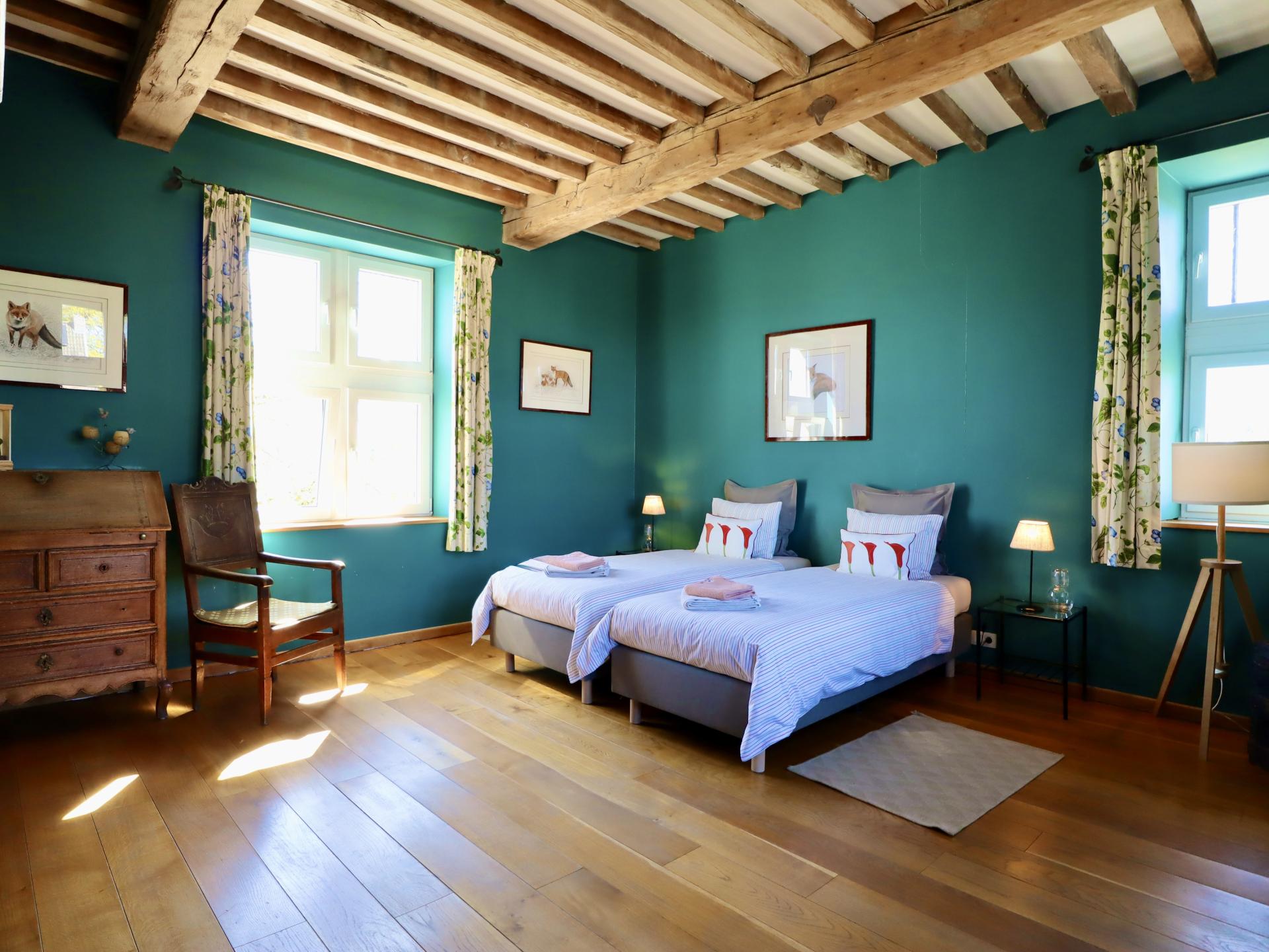 Verblijf in een sfeervolle torenkamer op een werkende boerderij in Couthuin - foto 16