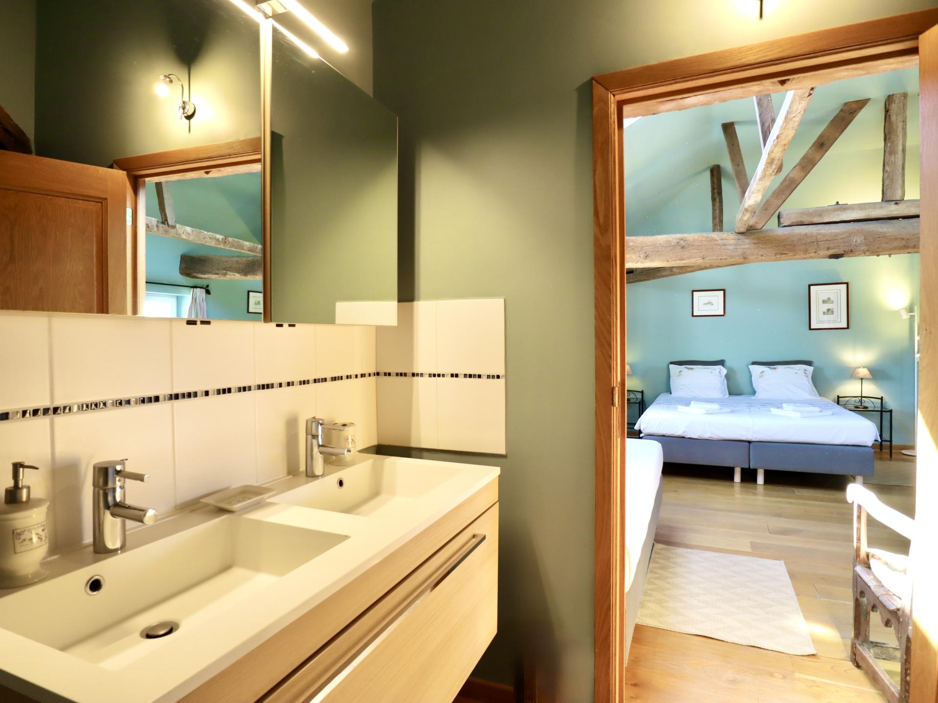 Verblijf in een sfeervolle torenkamer op een werkende boerderij in Couthuin - foto 5