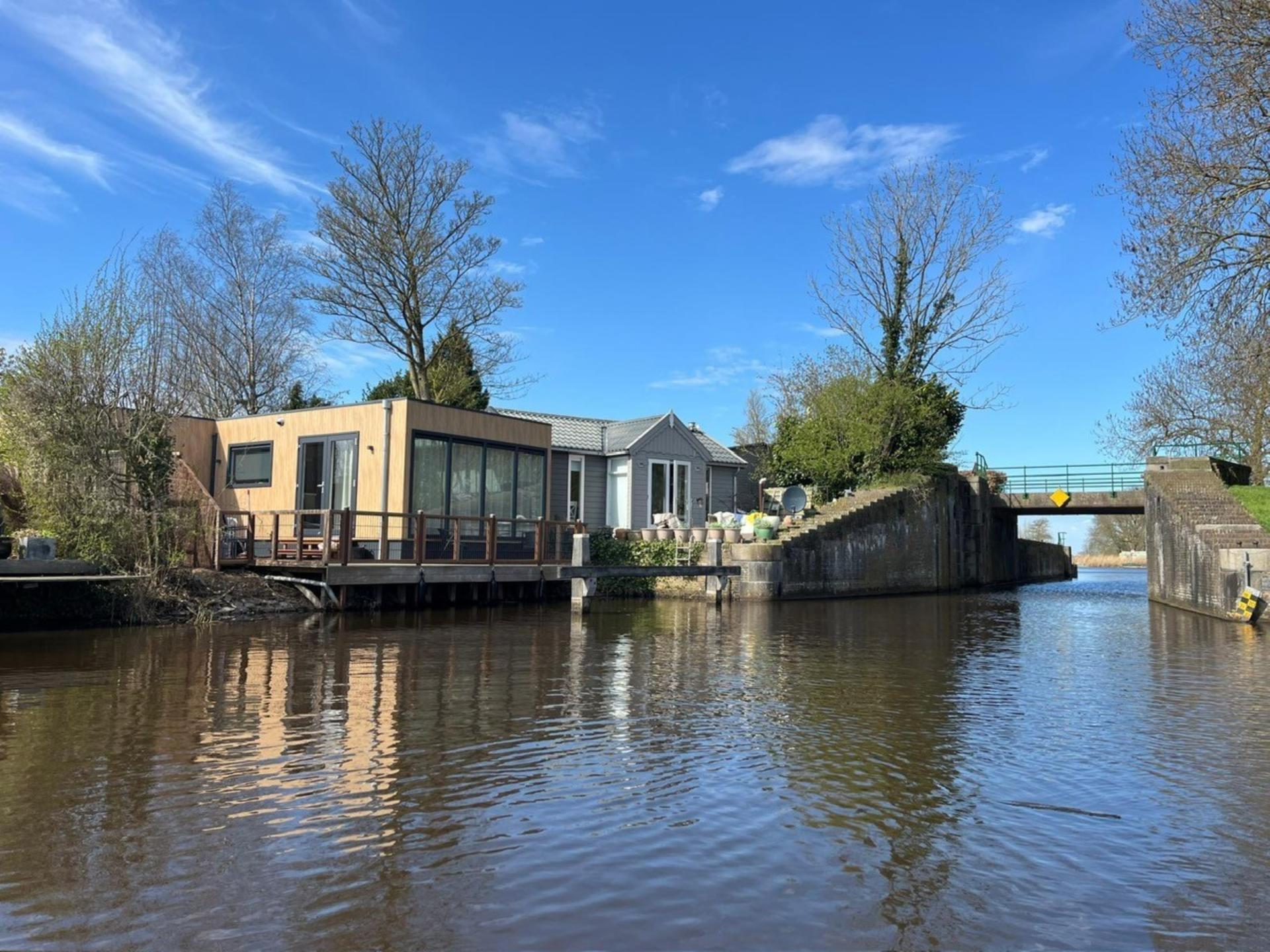 Nieuw chalet aan het water met eigen sloep in Bantega - foto 27