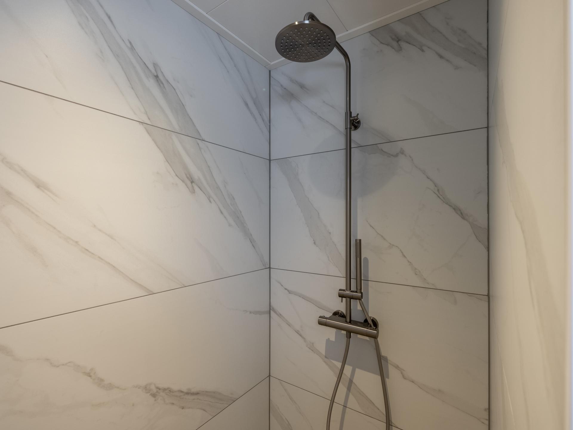 Nieuw chalet aan het water met eigen sloep in Bantega - foto 11
