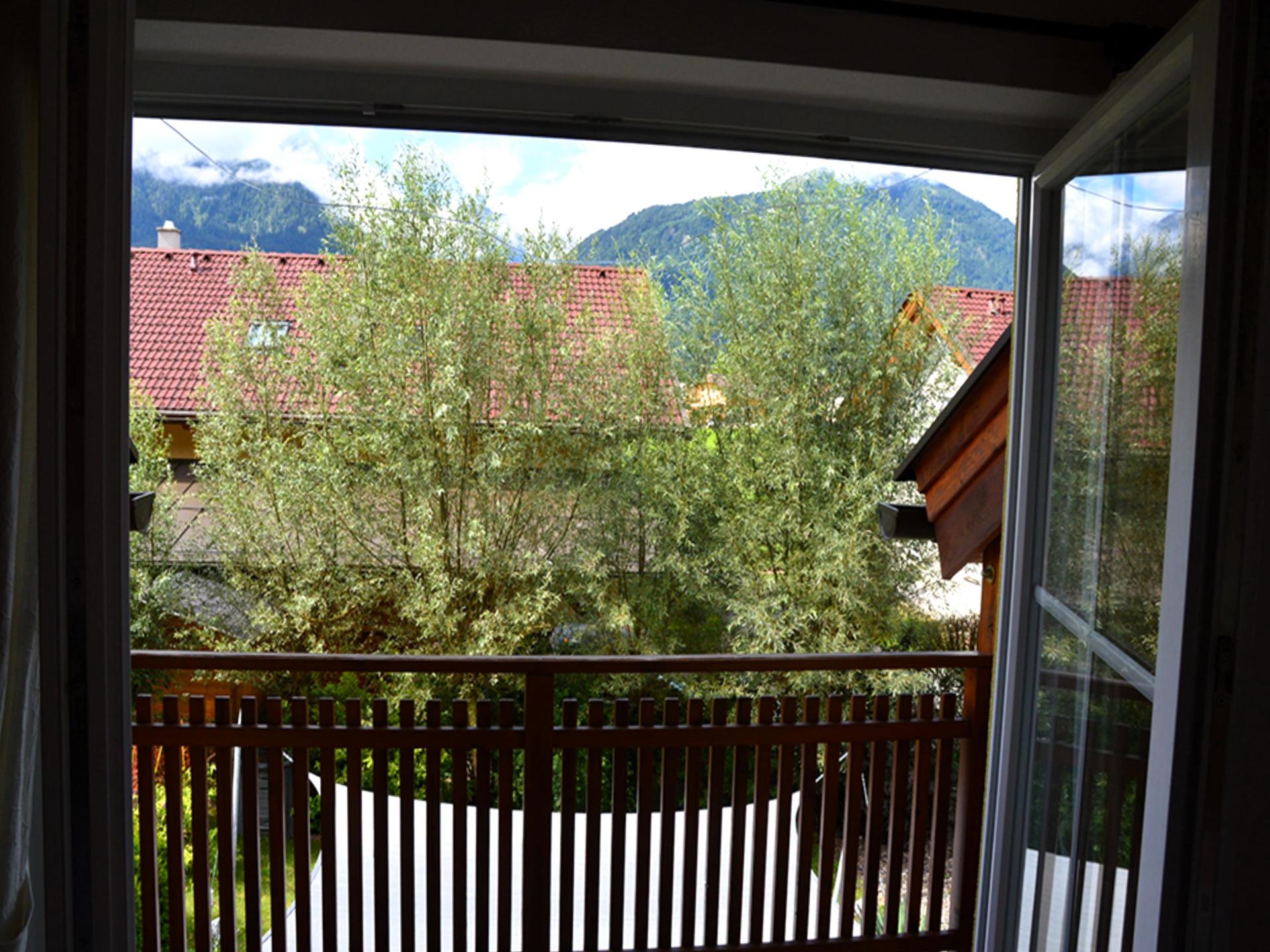 Zonnig chalet in Kötschach-Mauthen met grote tuin en bergzicht - foto 12