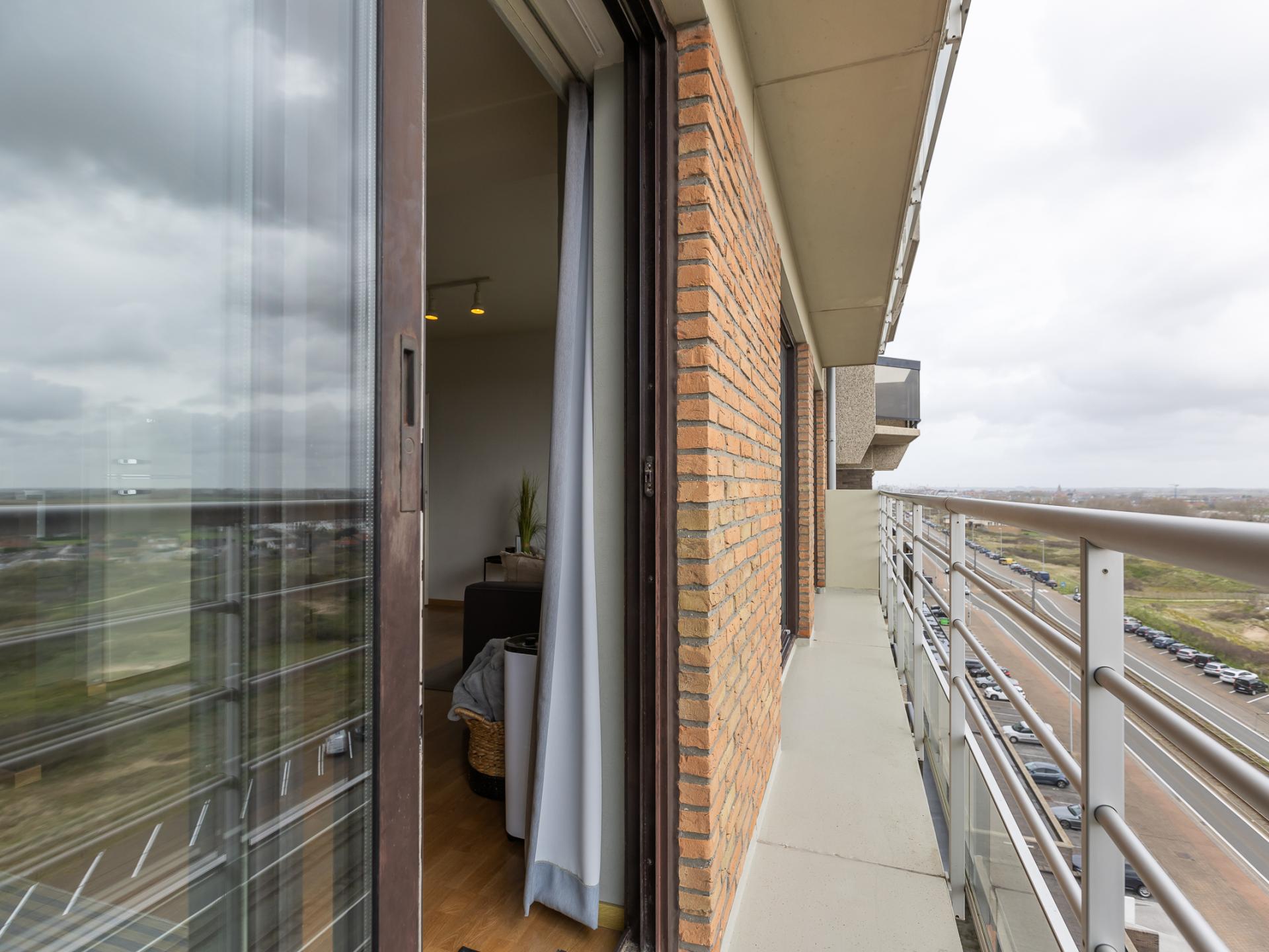 Licht appartement op de 8e verdieping met zonnig terras vlak bij zee - foto 9
