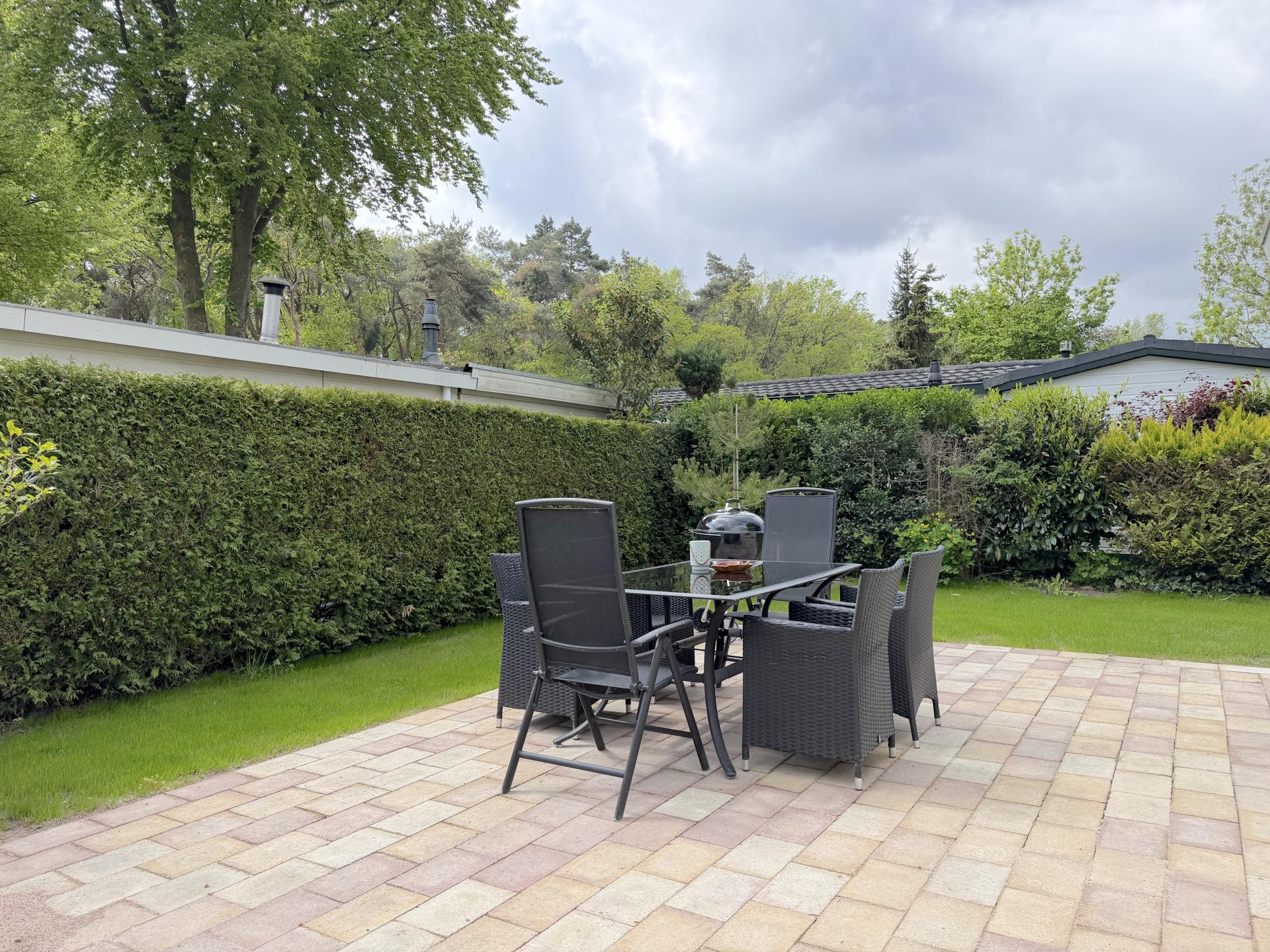 Knus chalet aan de bosrand met zonnig terras in Hulshorst - foto 11