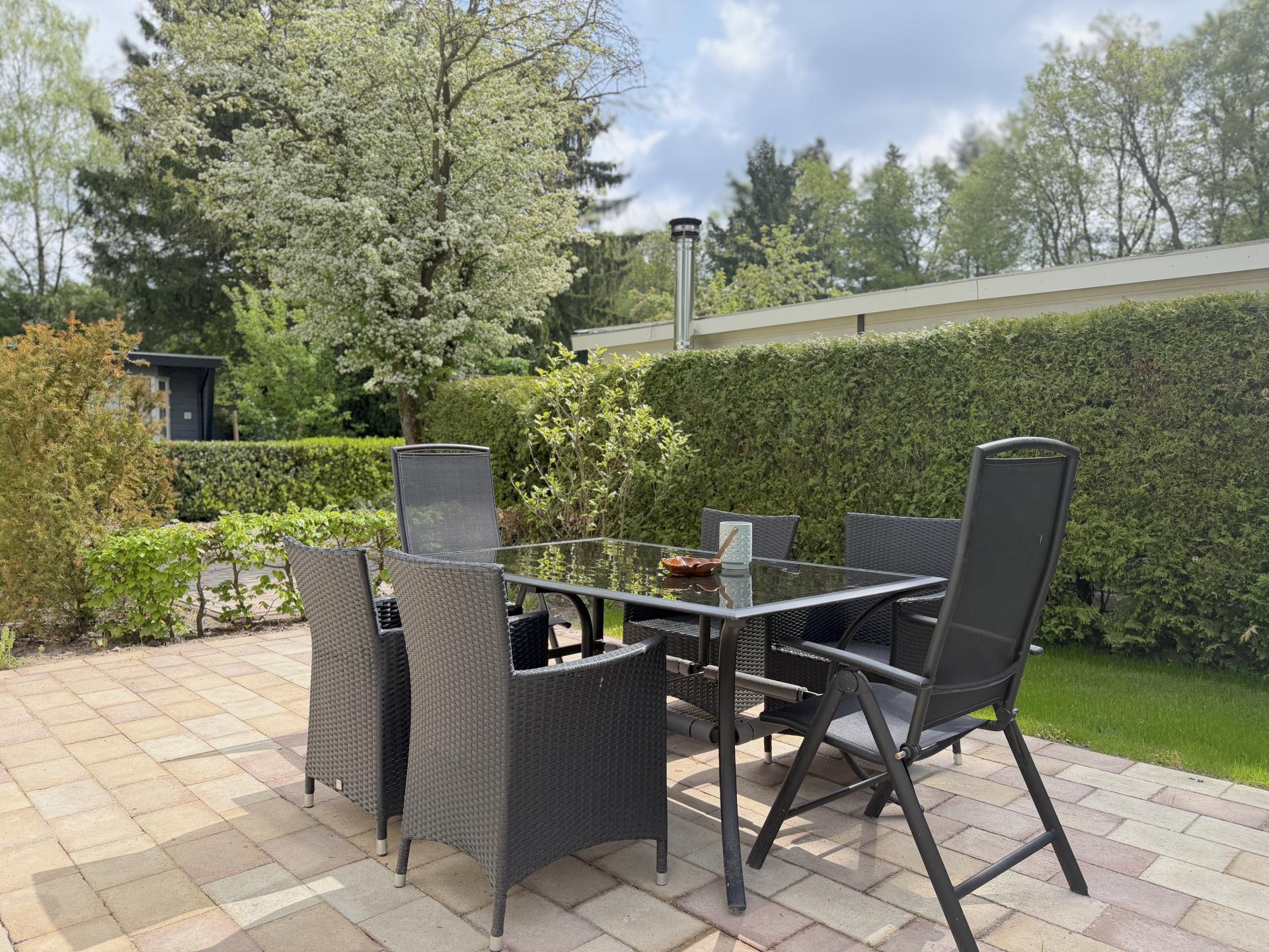Knus chalet aan de bosrand met zonnig terras in Hulshorst - foto 13