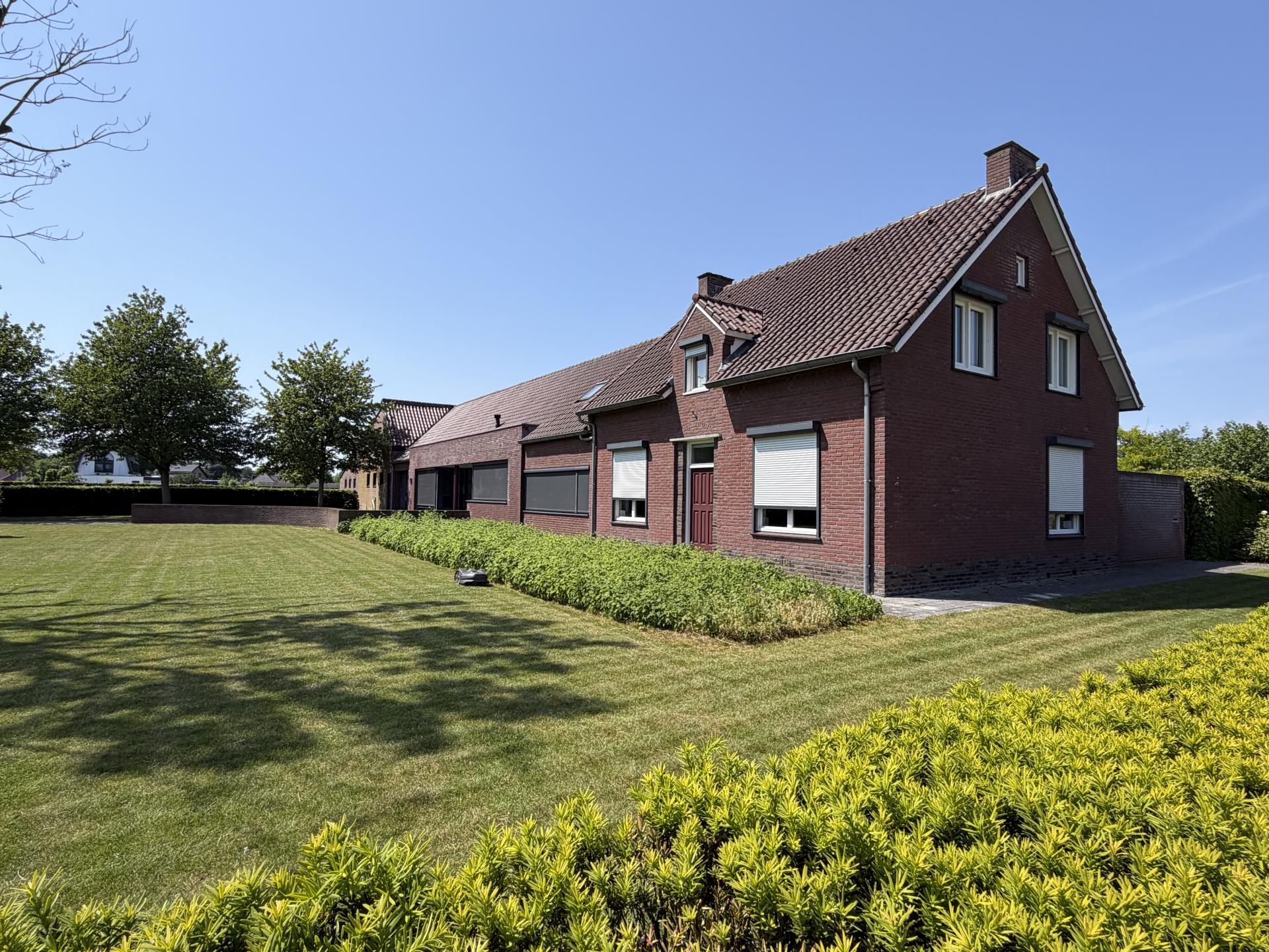 Ruim vrijstaand huis in Nederweert met grote tuin en hottub voor 12 personen - foto 28