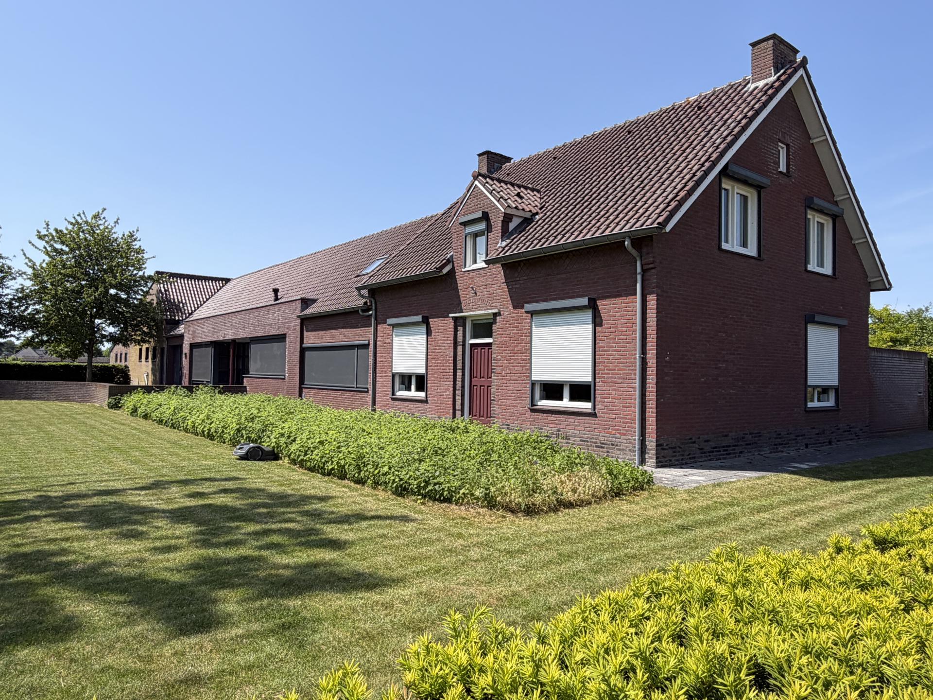 Ruim vrijstaand huis in Nederweert met grote tuin en hottub voor 12 personen - foto 46