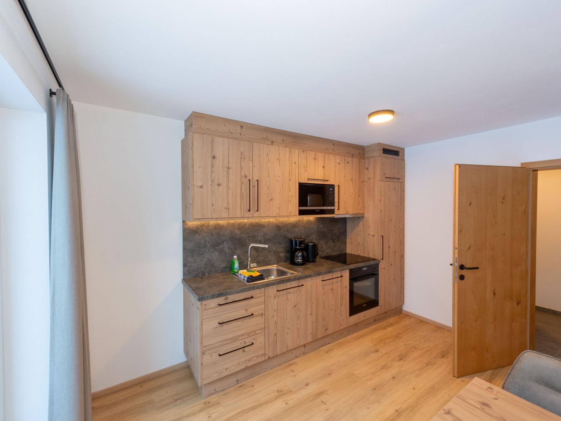 Ski-in ski-out appartement in Hinterglemm met sauna en bergzicht voor 8 personen - foto 3