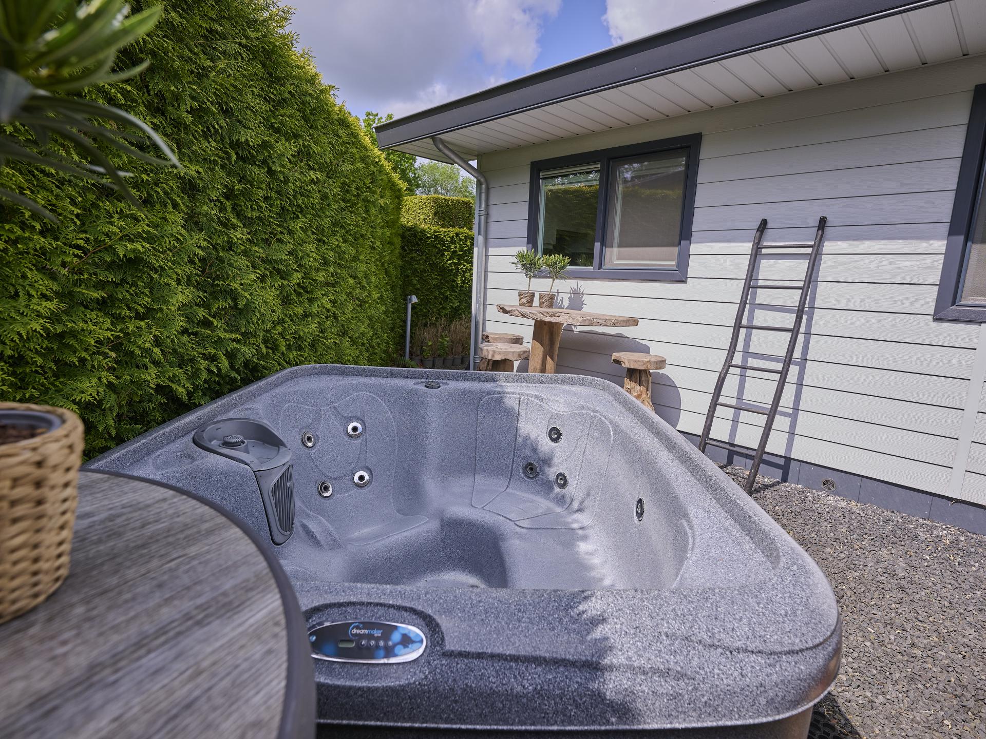 Modern vakantiehuis aan het water met privéjacuzzi op de Veluwe - foto 3