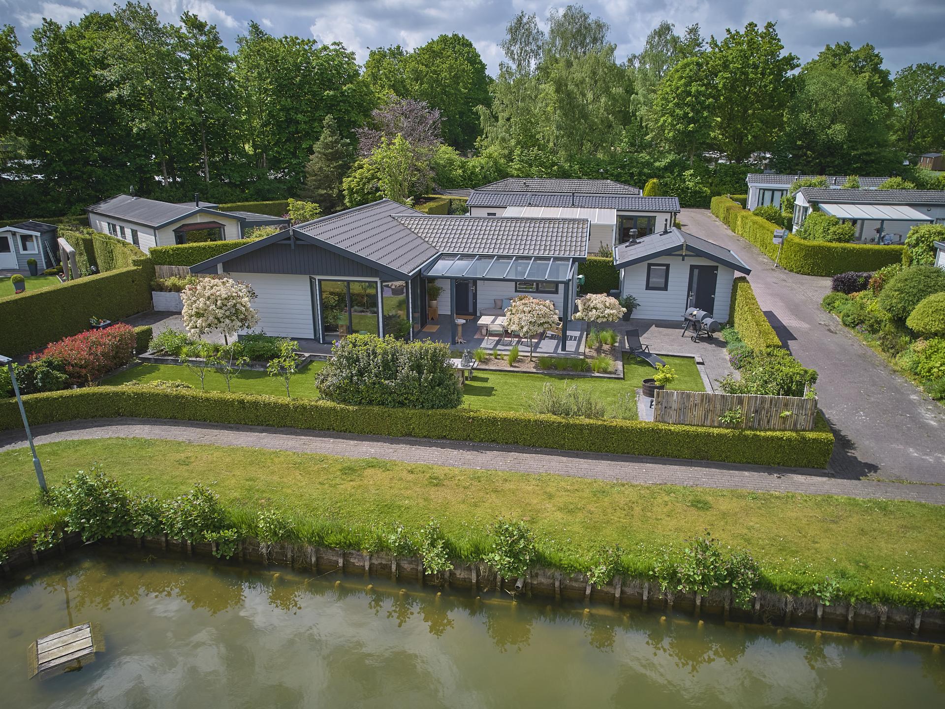 Modern vakantiehuis aan het water met privéjacuzzi op de Veluwe - foto 50