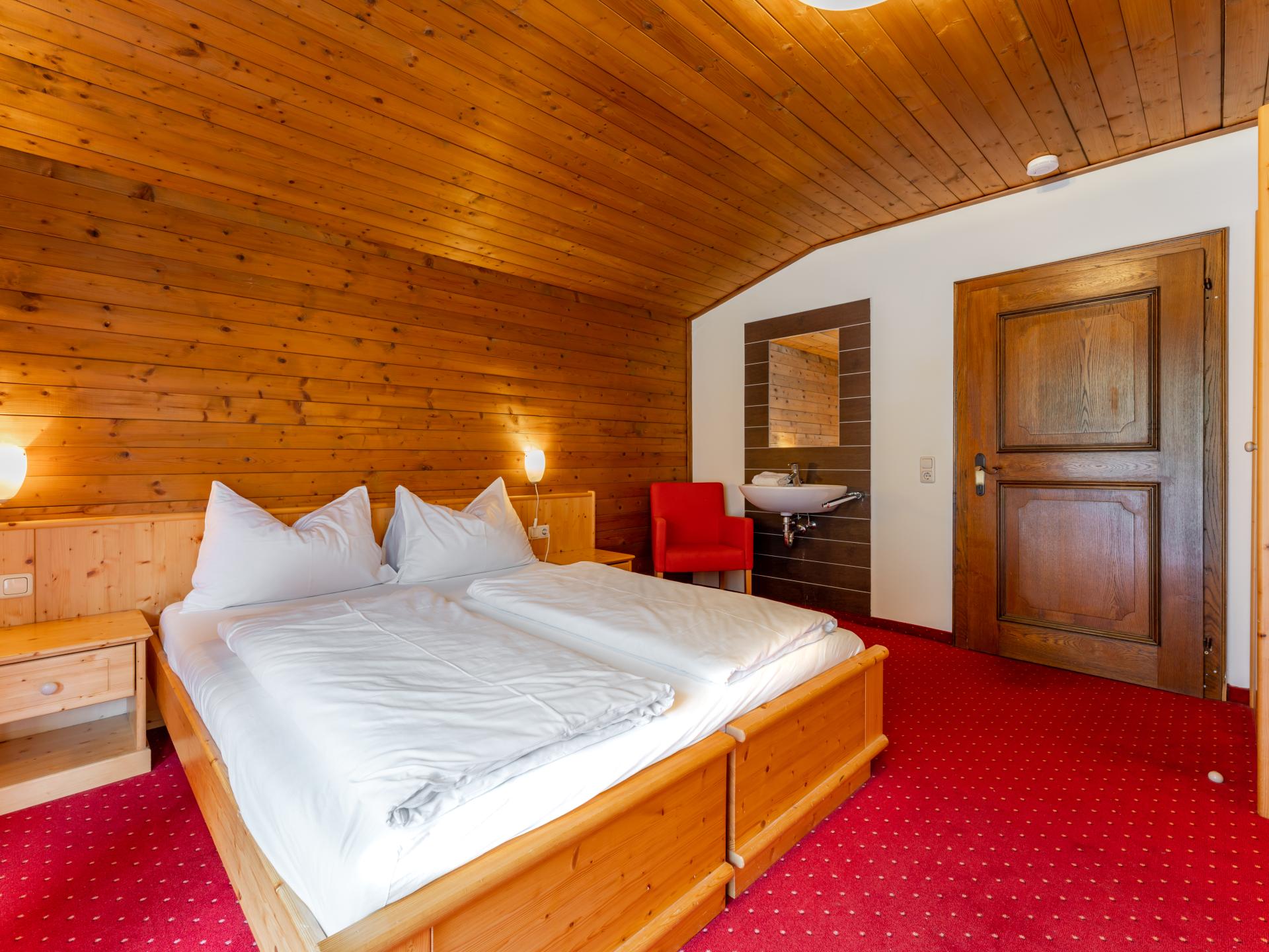 Vrijstaand Alpenchalet voor 19 personen met sauna, tuin en directe piste-toegang - foto 15
