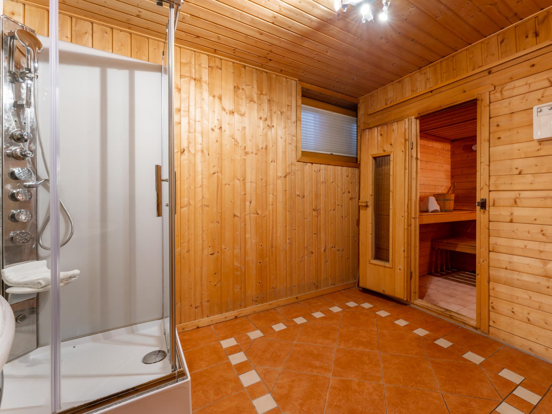 Vrijstaand Alpenchalet voor 19 personen met sauna, tuin en directe piste-toegang - foto 5