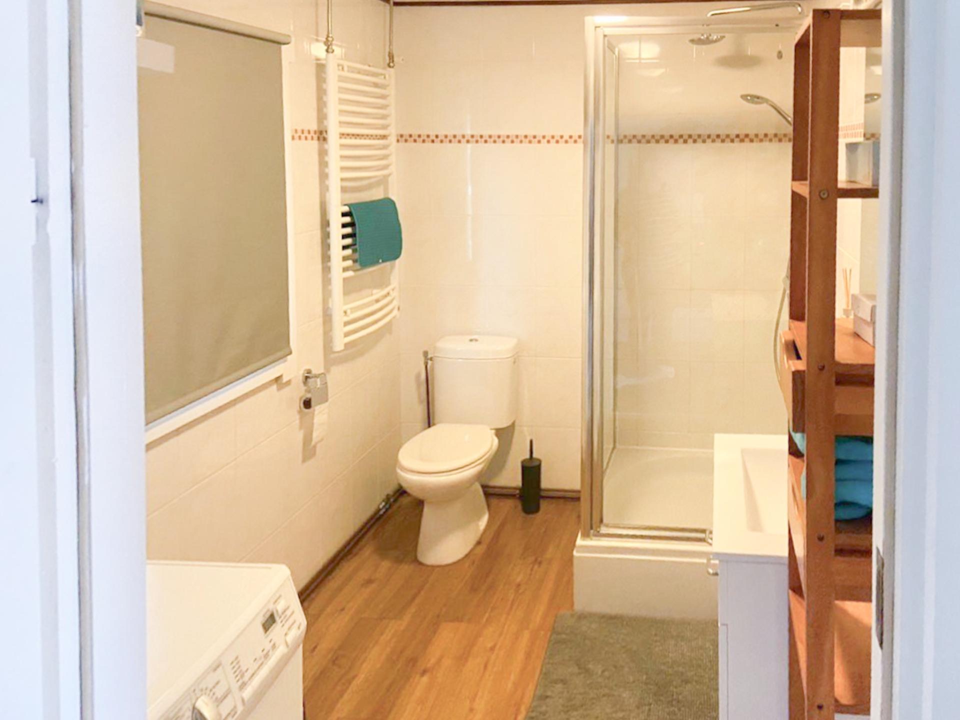 Houten chalet met privé sauna en omheinde tuin op park met zwembad - foto 12
