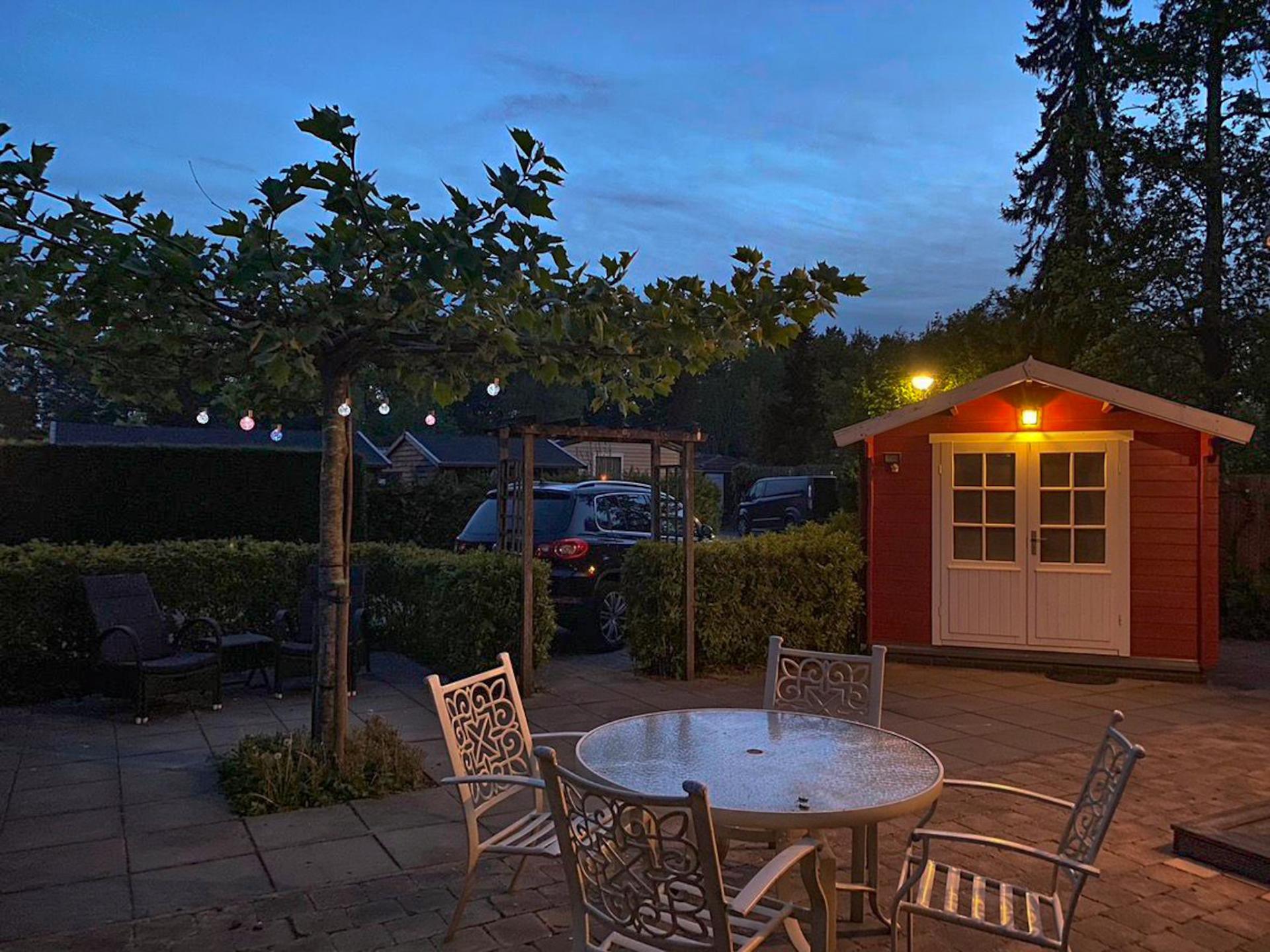 Houten chalet met privé sauna en omheinde tuin op park met zwembad - foto 18