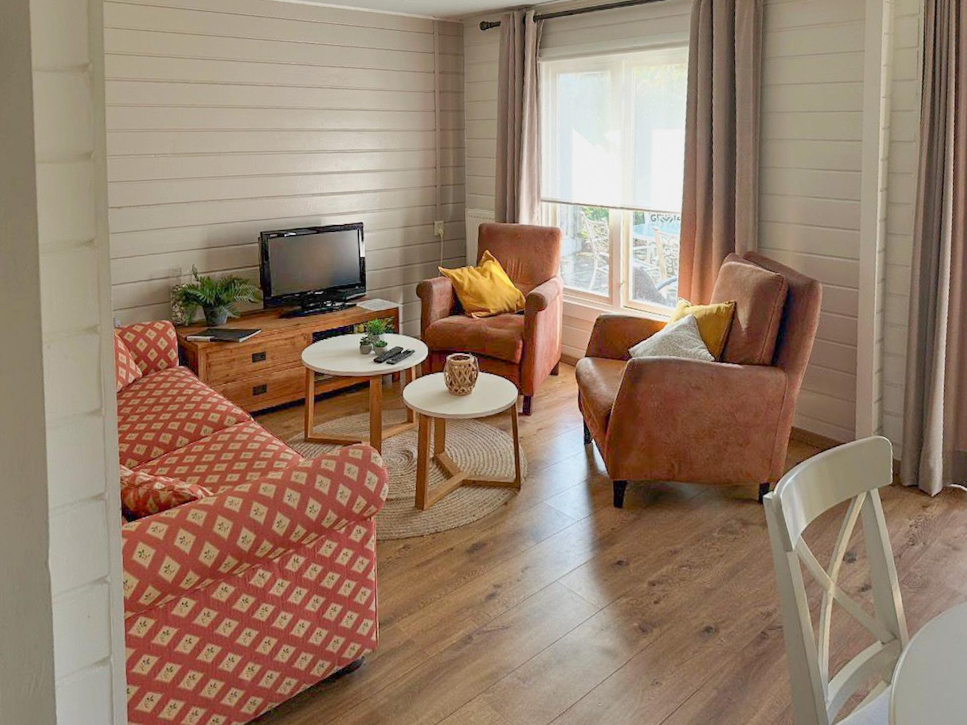 Houten chalet met privé sauna en omheinde tuin op park met zwembad - foto 4