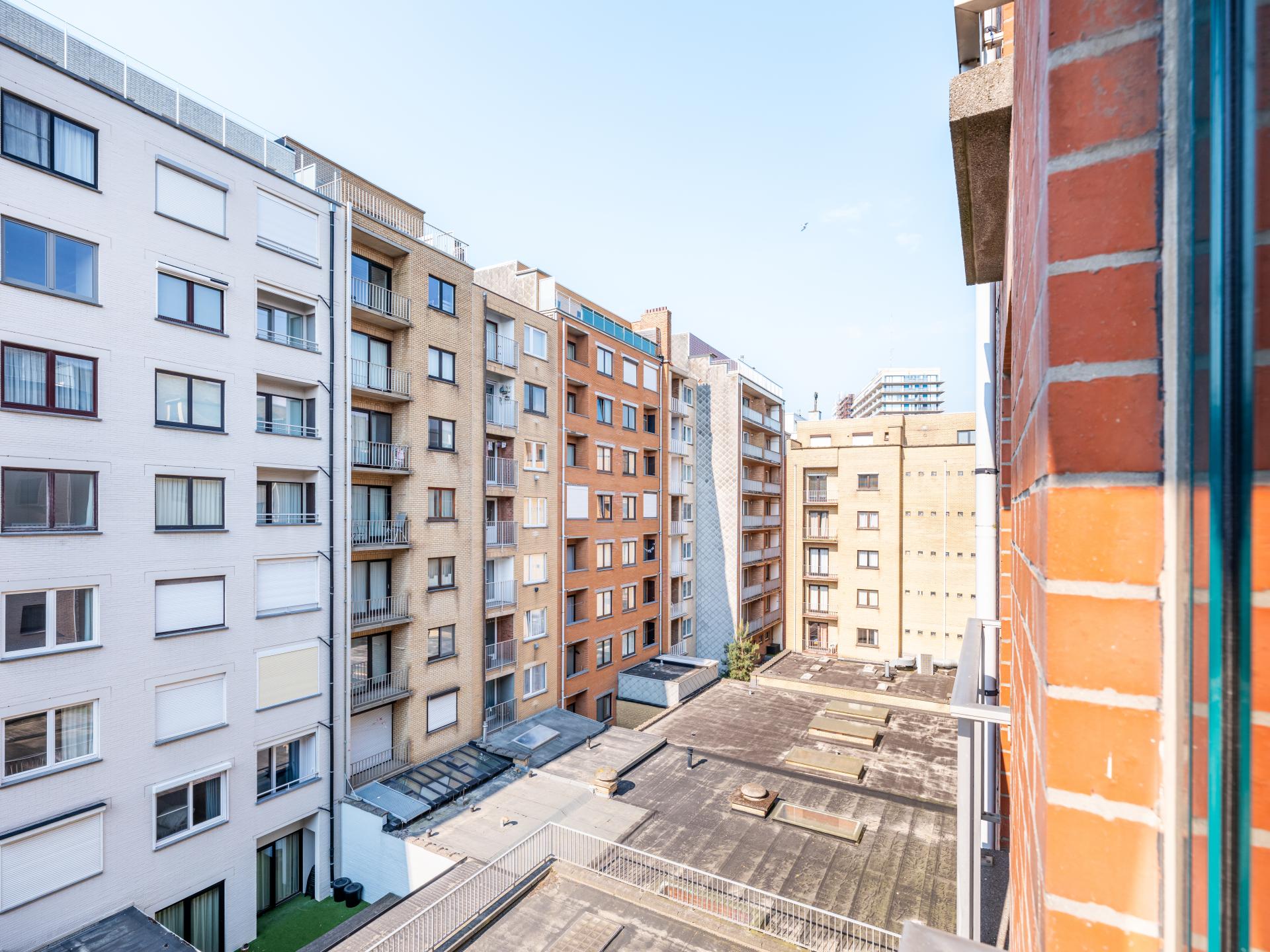 8-persoons gerenoveerd appartement aan zee in Oostduinkerke - foto 16