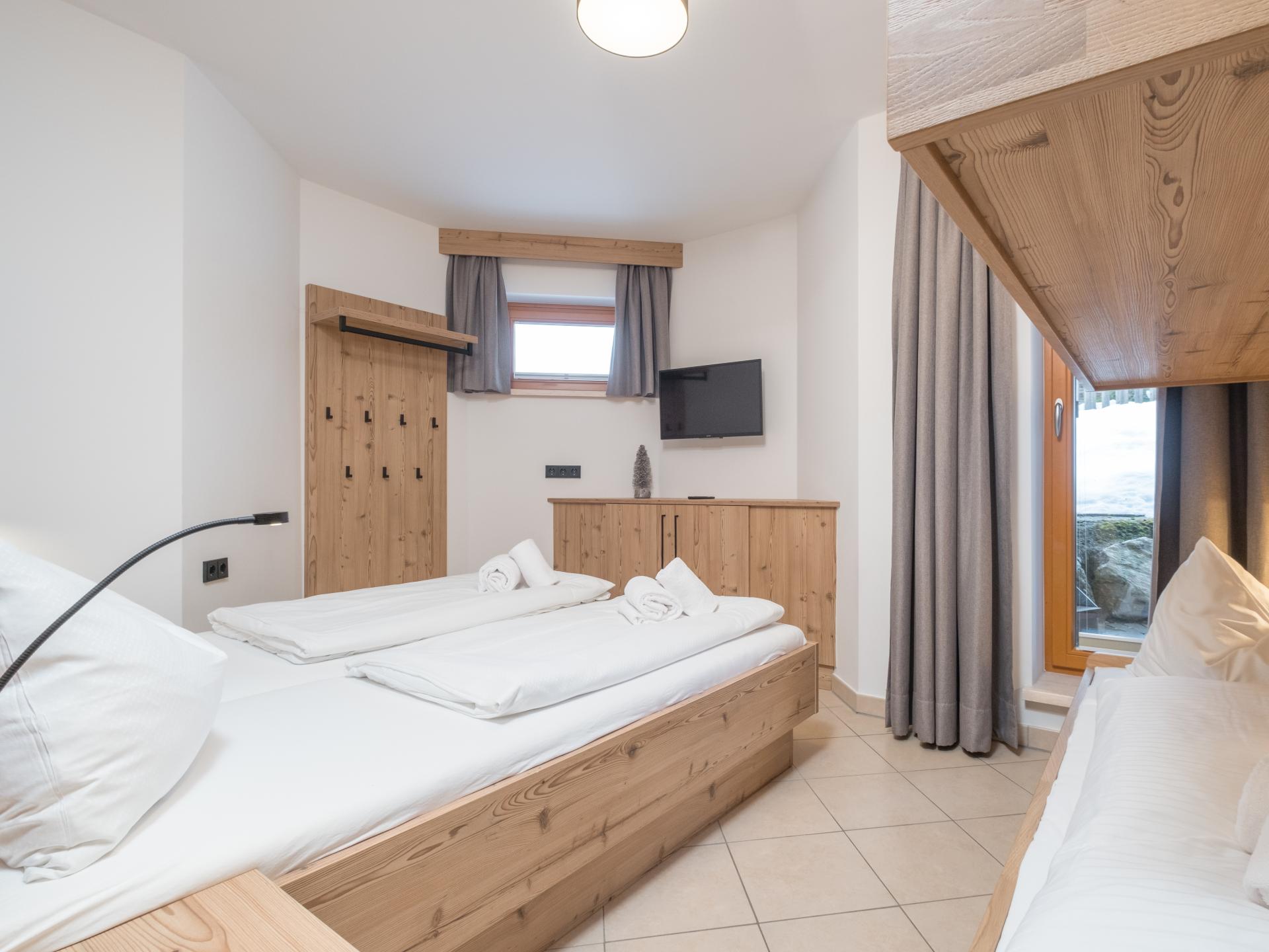 Piste-aan-huis in Saalbach: ruim appartement voor 9 met zonnig bergterras - foto 18