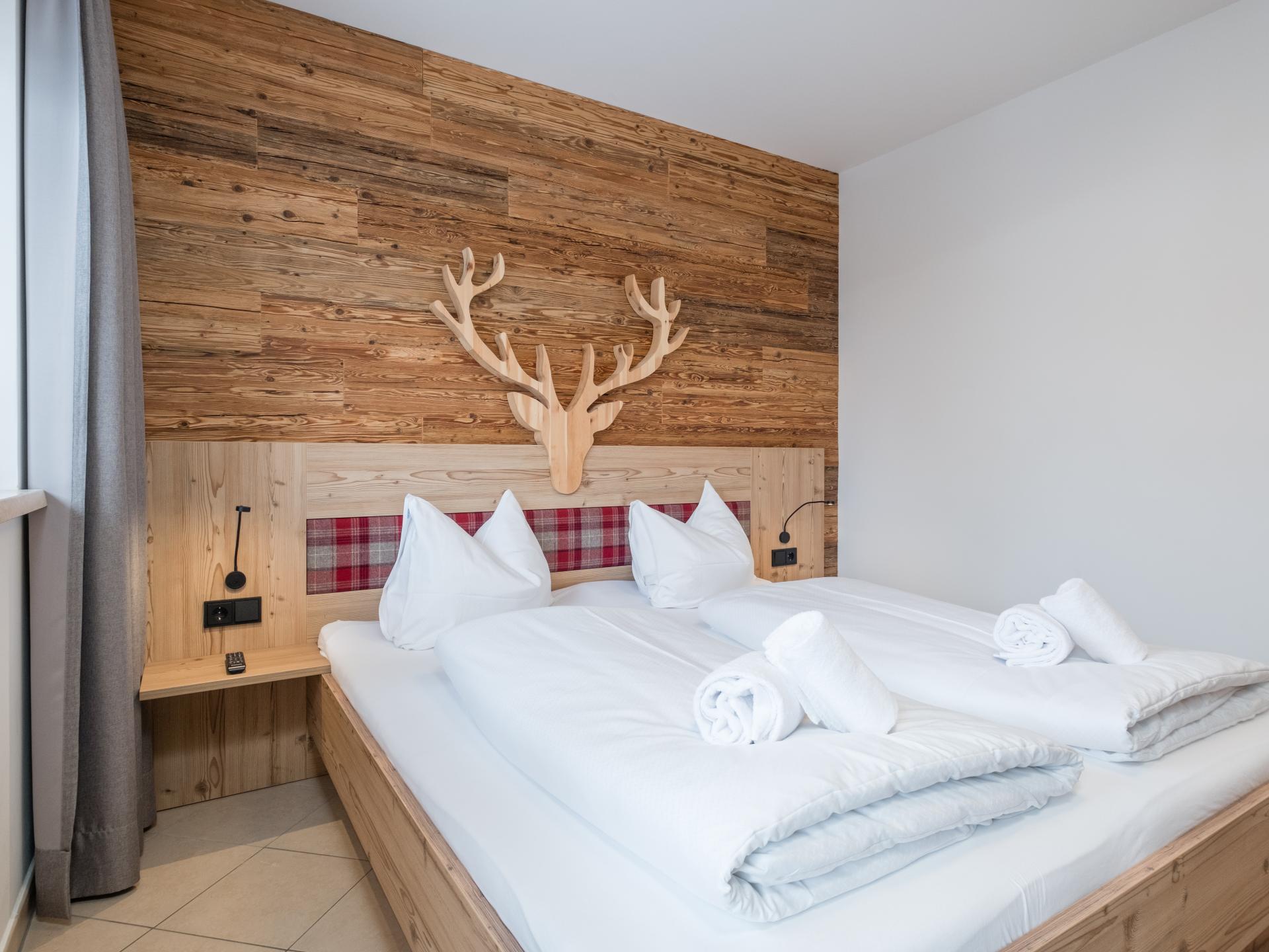 Piste-aan-huis in Saalbach: ruim appartement voor 9 met zonnig bergterras - foto 12