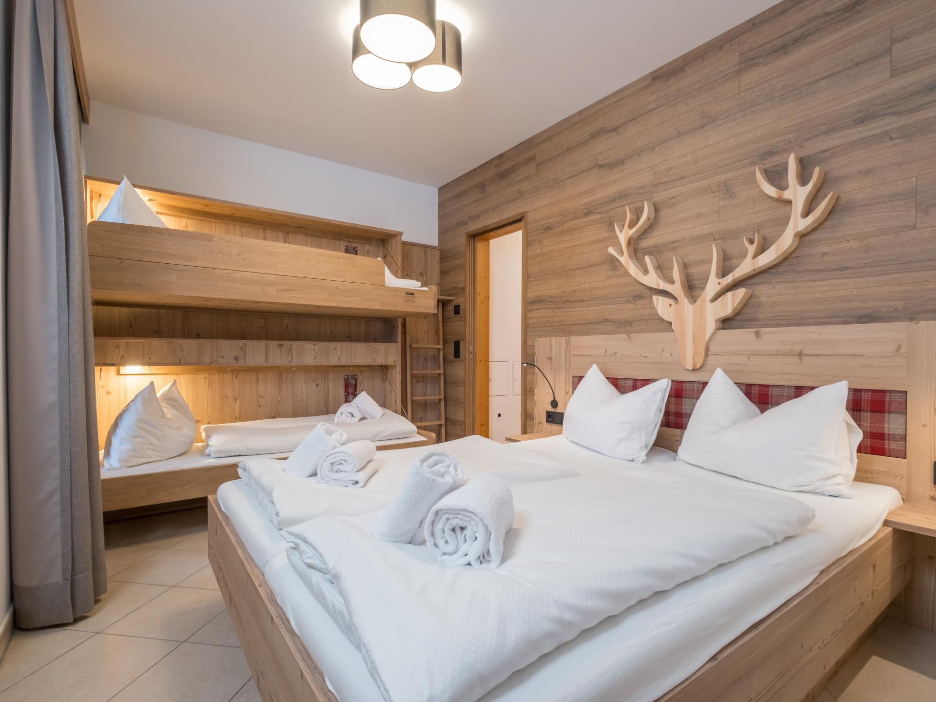 Piste-aan-huis in Saalbach: ruim appartement voor 9 met zonnig bergterras - foto 19