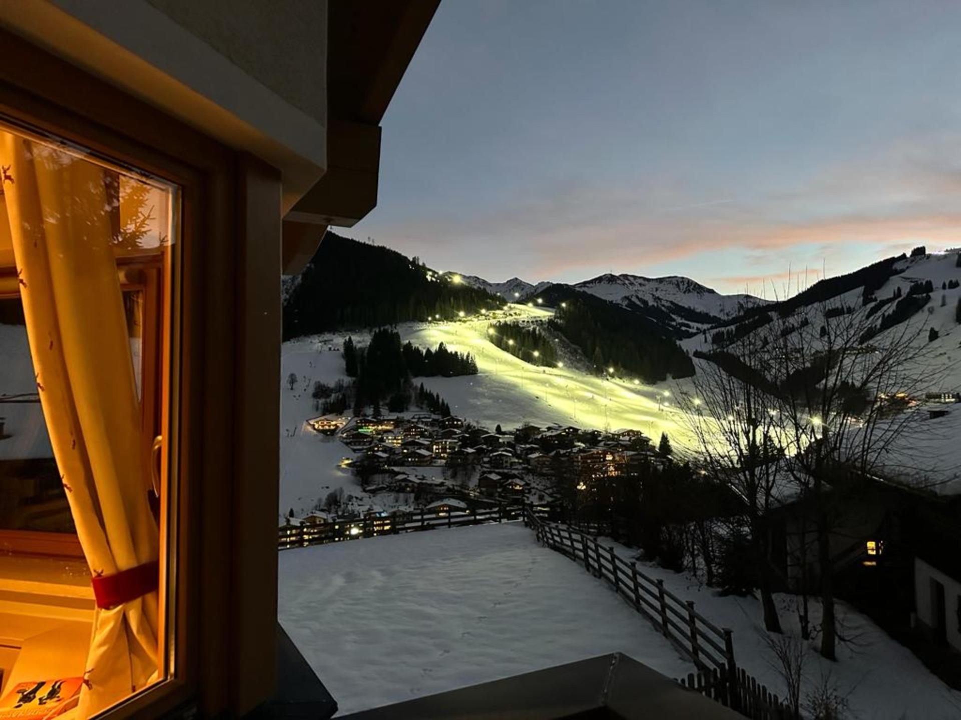 Prachtig 8-persoons appartement direct aan de piste in Saalbach - foto 29