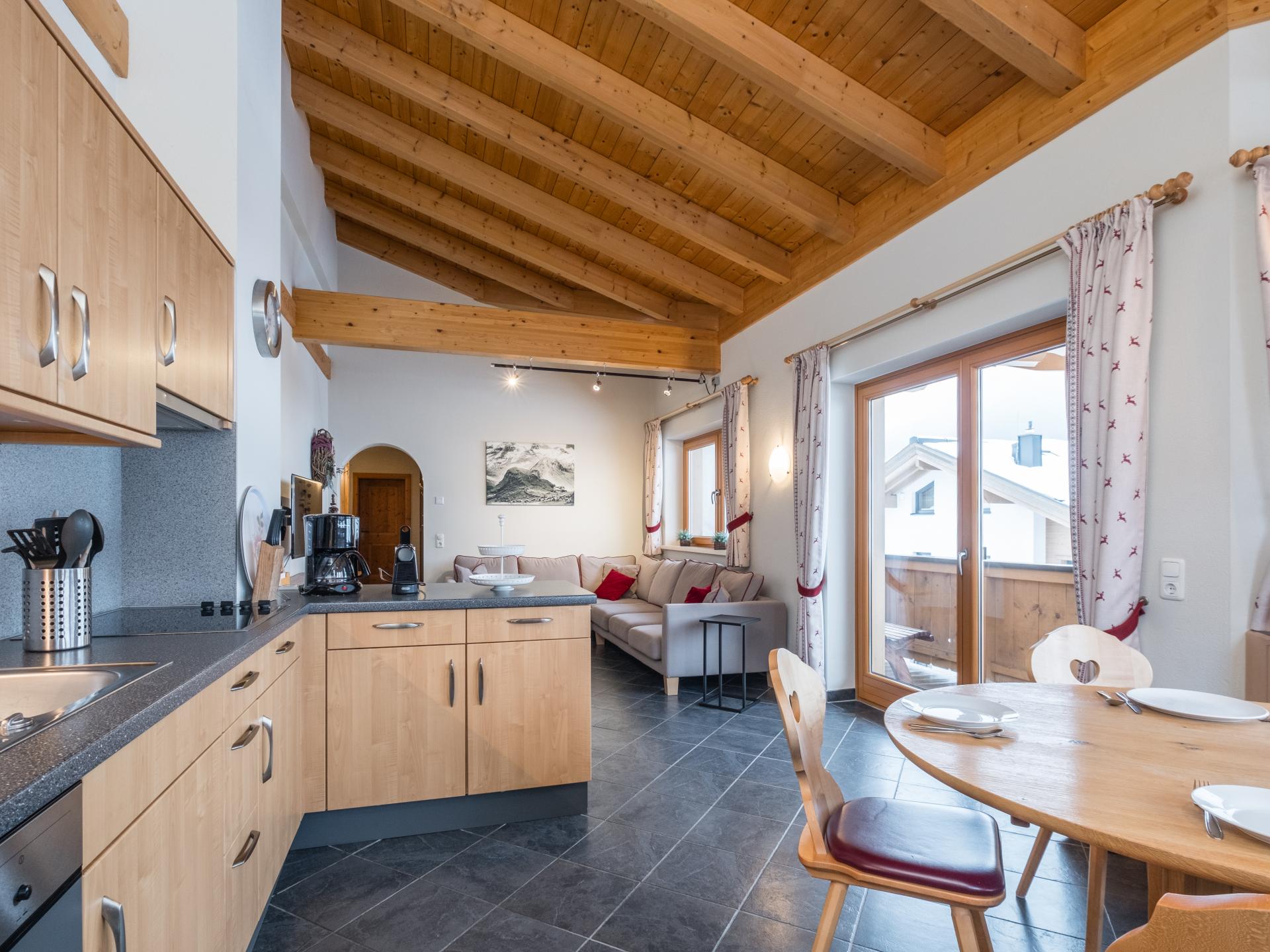 Prachtig 8-persoons appartement direct aan de piste in Saalbach - foto 5