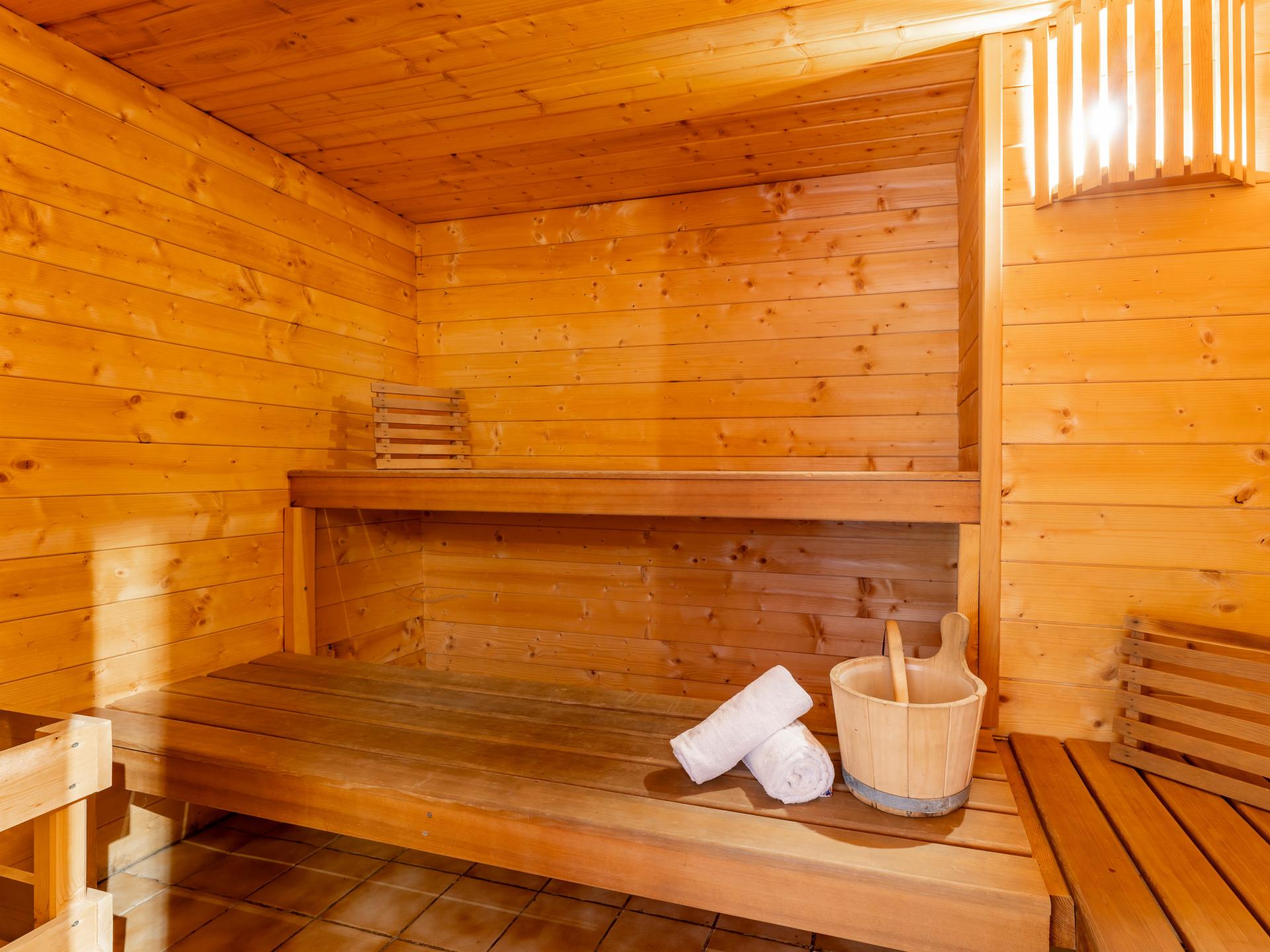 Luxe chalet voor 20 personen met sauna, direct aan de piste in Saalbach - foto 4