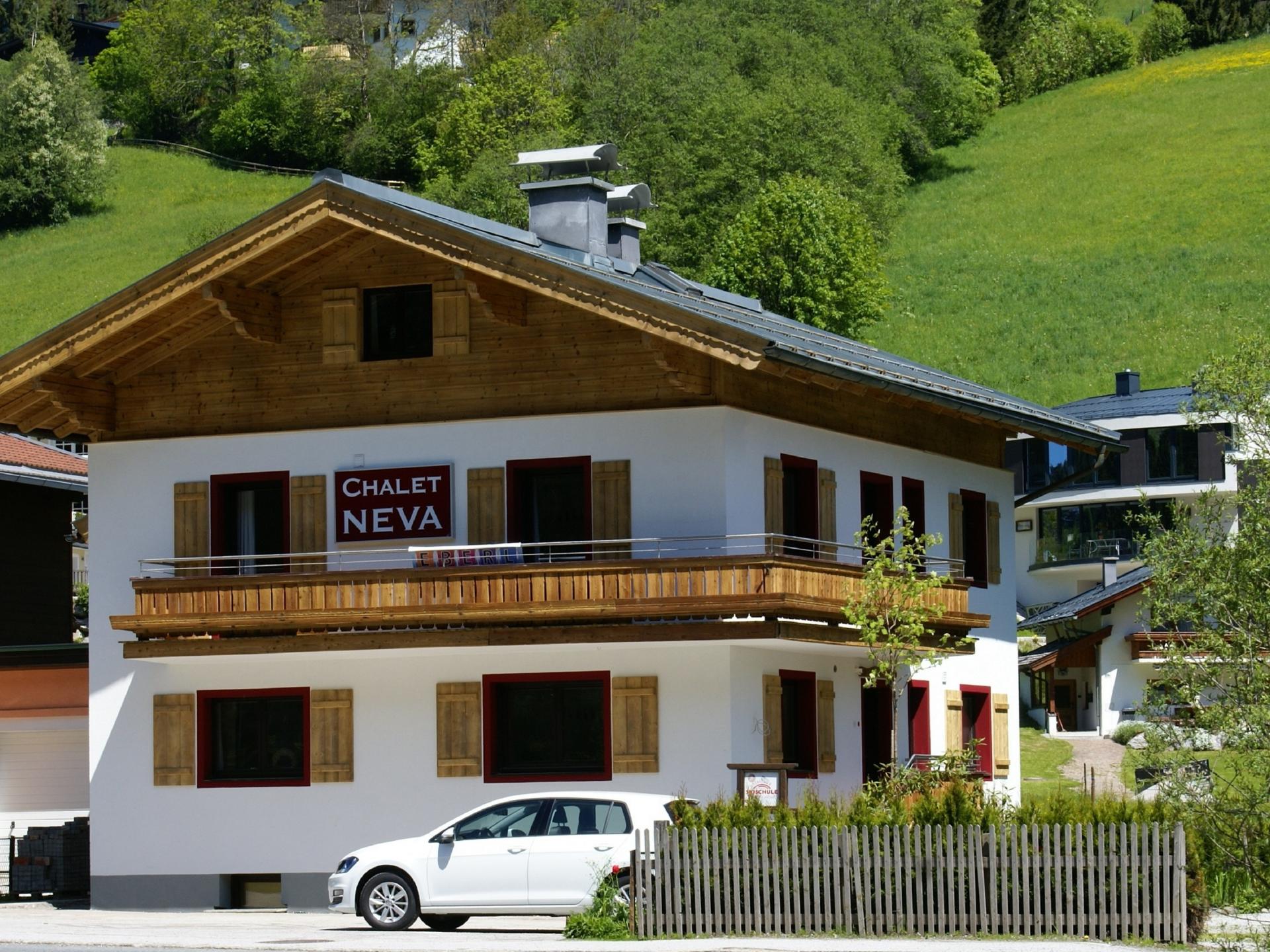 Luxe chalet voor 20 personen met sauna, direct aan de piste in Saalbach - foto 1