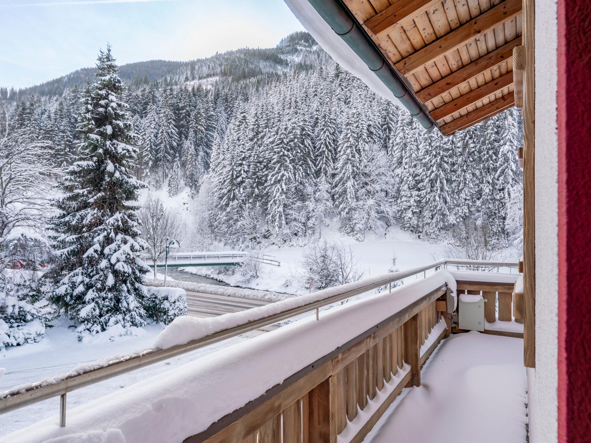 Luxe chalet voor 20 personen met sauna, direct aan de piste in Saalbach - foto 56