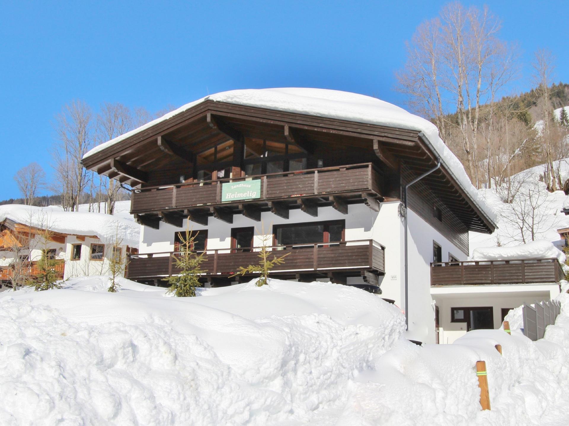 Luxe groepsaccommodatie met sauna voor 18 personen direct aan de piste in Saalbach - foto 46