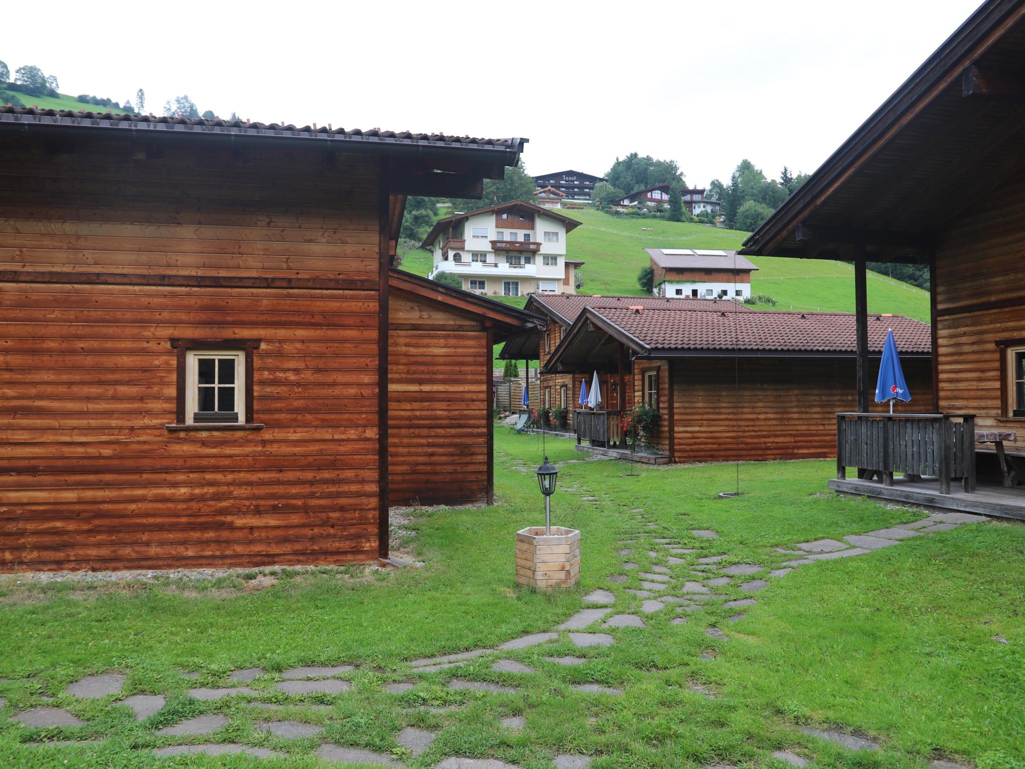 Urige Doppelhaushälfte 8 links Tirol