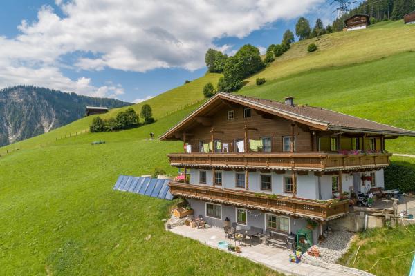 Authentiek appartement op boerderij, direct aan de skipiste in Wald im Pinzgau - thumbnail 1