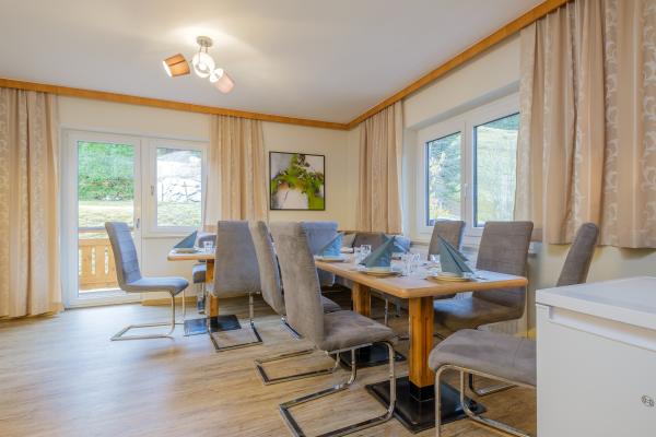 Ruim appartement voor 12 personen direct aan de skipiste in Saalbach - thumbnail 1