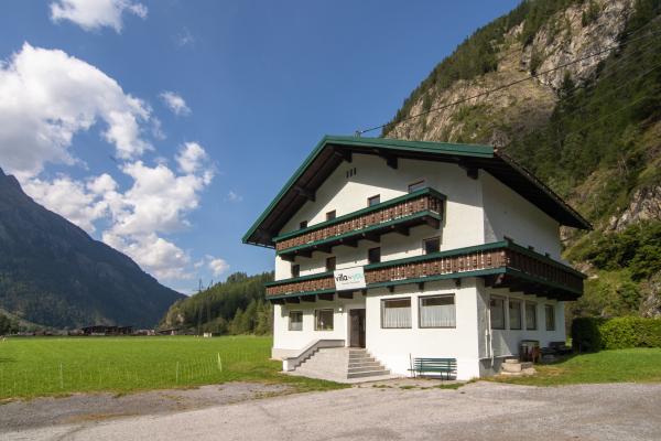 Vrijstaand groepshuis voor 28 personen met skiberging in Sölden-Längenfeld - thumbnail 1