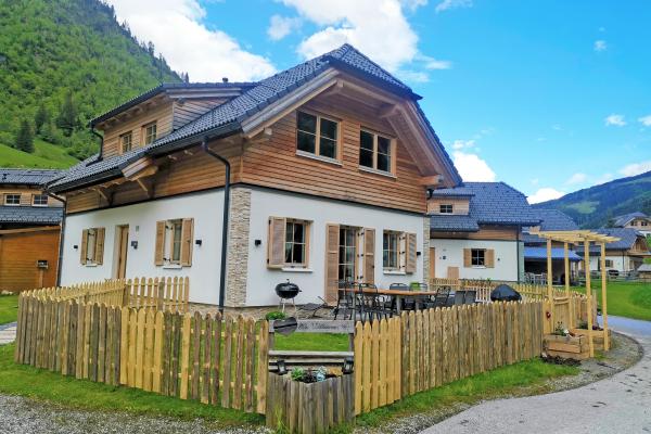 Luxe chalet met sauna en hottub op 50m van de skilift in Steiermark - thumbnail 1