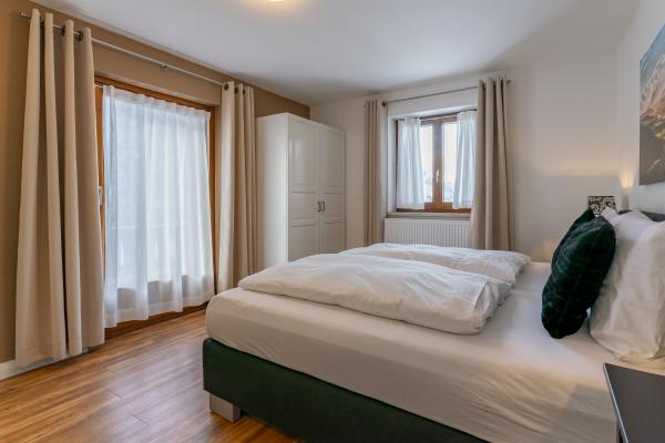 Luxe 8-slaapkamer chalet met sauna, 100m van de piste in Saalbach-Hinterglemm - thumbnail 2