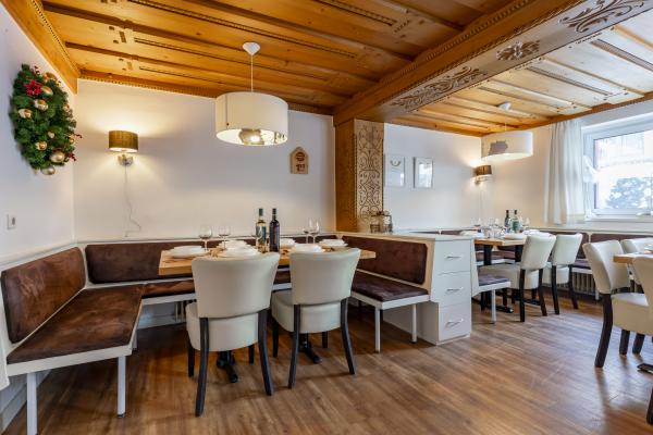 Luxe 8-slaapkamer chalet met sauna, 100m van de piste in Saalbach-Hinterglemm - thumbnail 5