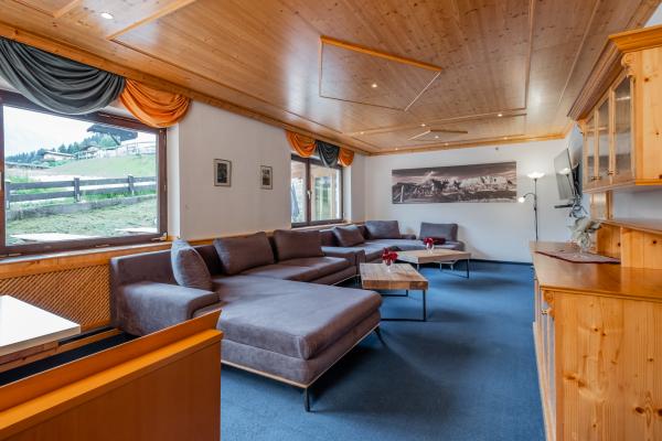 Groepshuis voor 24 personen met bioscoop, sauna en pooltafel in Kelchsau - thumbnail 2