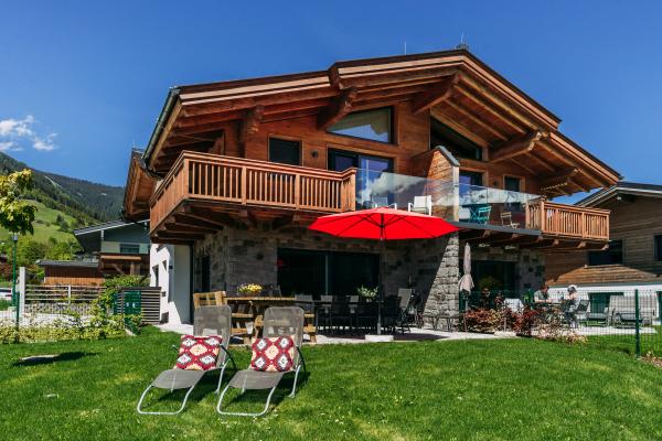 Ruim chalet voor 12 personen met privé-sauna, direct aan de skipiste in Piesendorf - thumbnail 1