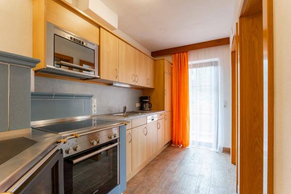 Ruim chalet voor 22 personen direct aan de piste met eigen sauna - thumbnail 6