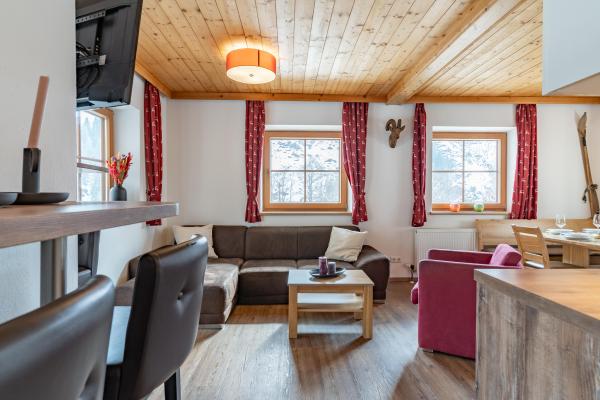 Luxe chalet voor 35 personen aan de piste in Saalbach-Hinterglemm - thumbnail 2