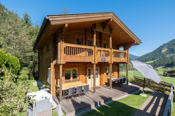 Ruim groepschalet voor 14 personen met privésauna en bergzicht in Krimml - thumbnail 1