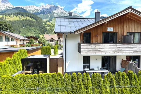 Aan de piste: Luxe vakantiehuis met buitensauna in Leogang - thumbnail 1