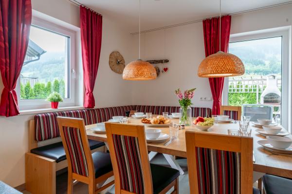 Ruim vakantiehuis voor 14 personen met sauna en tuin, direct aan de piste in Leogang - thumbnail 4